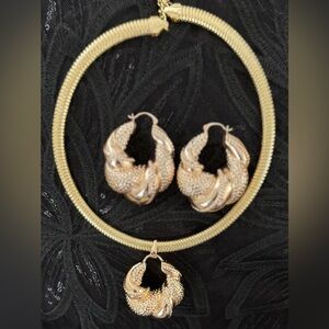 Elegant Gold Jewelry Set